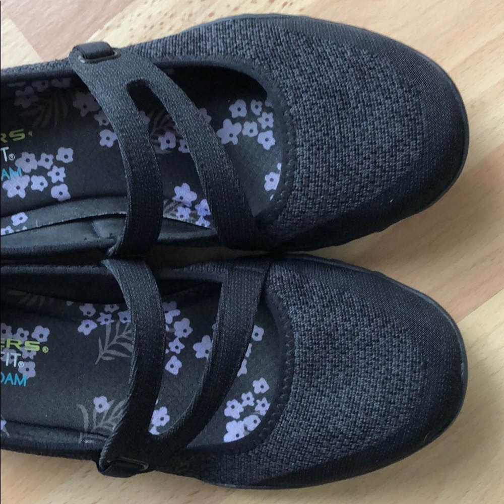 LIKE NEW❣️- Comfy Mary Jane Skechers, 8.5